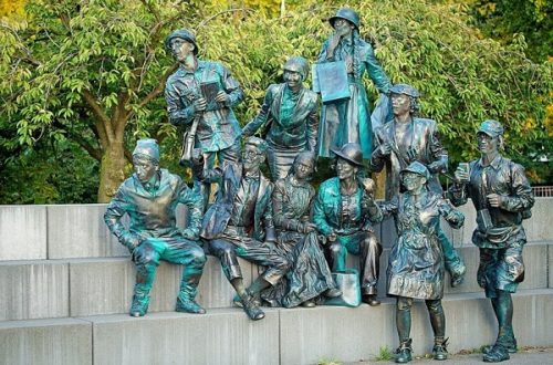 Focus on Artists : Interview with the Living Statues Project Focus on Artists : Interview with the Living Statues Project