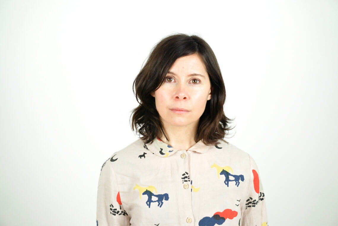 Voces del Mercado del arte: Conoce a la comisaria Alexandra Laudo y «Heroínas de Cultura»