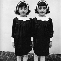 Identical Twins photographed by Diane Arbus