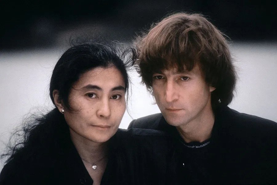 John Lennon and Yoko Ono photographed by Annie Leibovitz