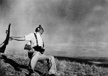 The falling soldier photographed by Robert Capa