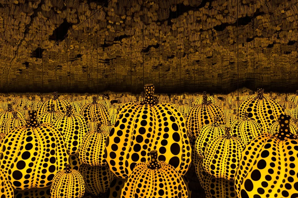 Las 10 Obras de Arte Más Famosas de Yayoi Kusama