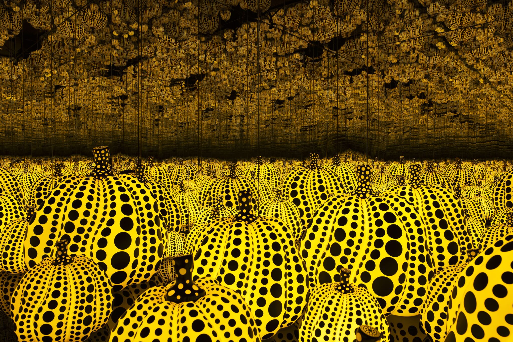 Yayoi Kusamas atemberaubender Infinity Mirror Room
