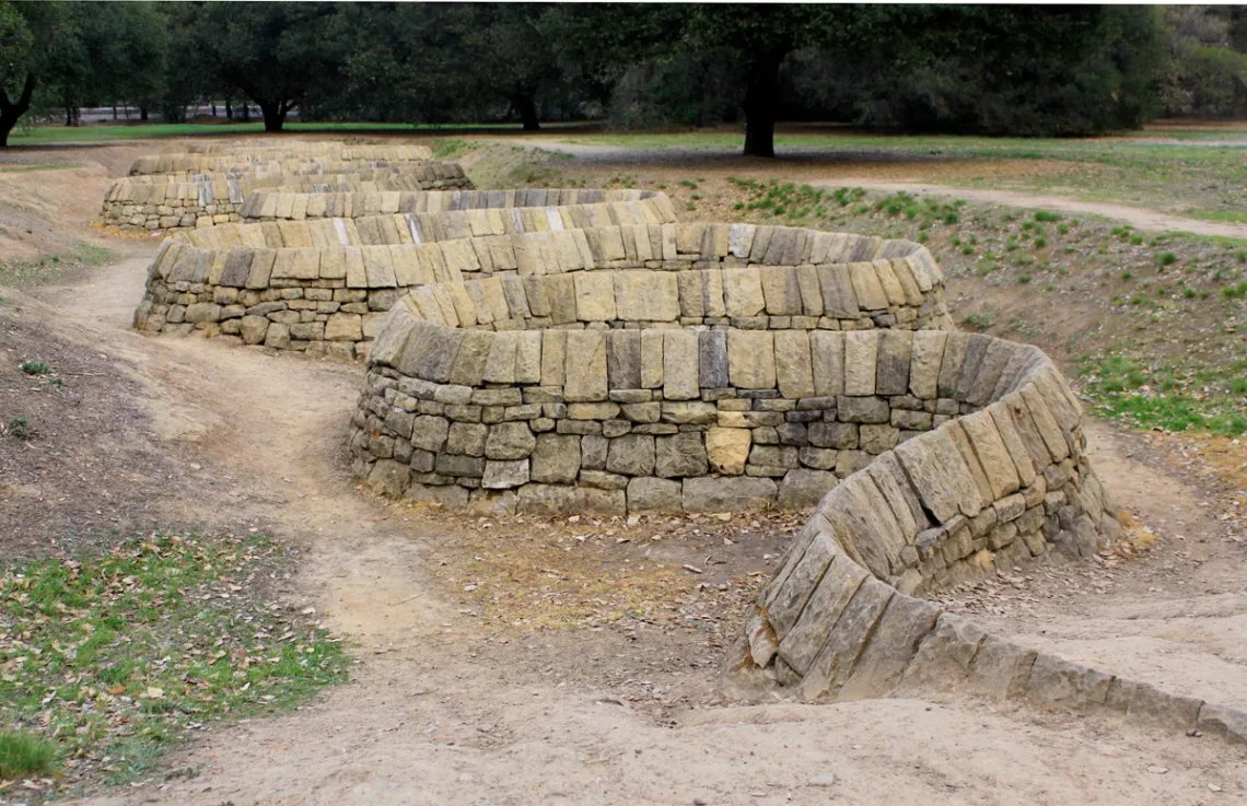 Explorando Stone River de Andy Goldsworthy
