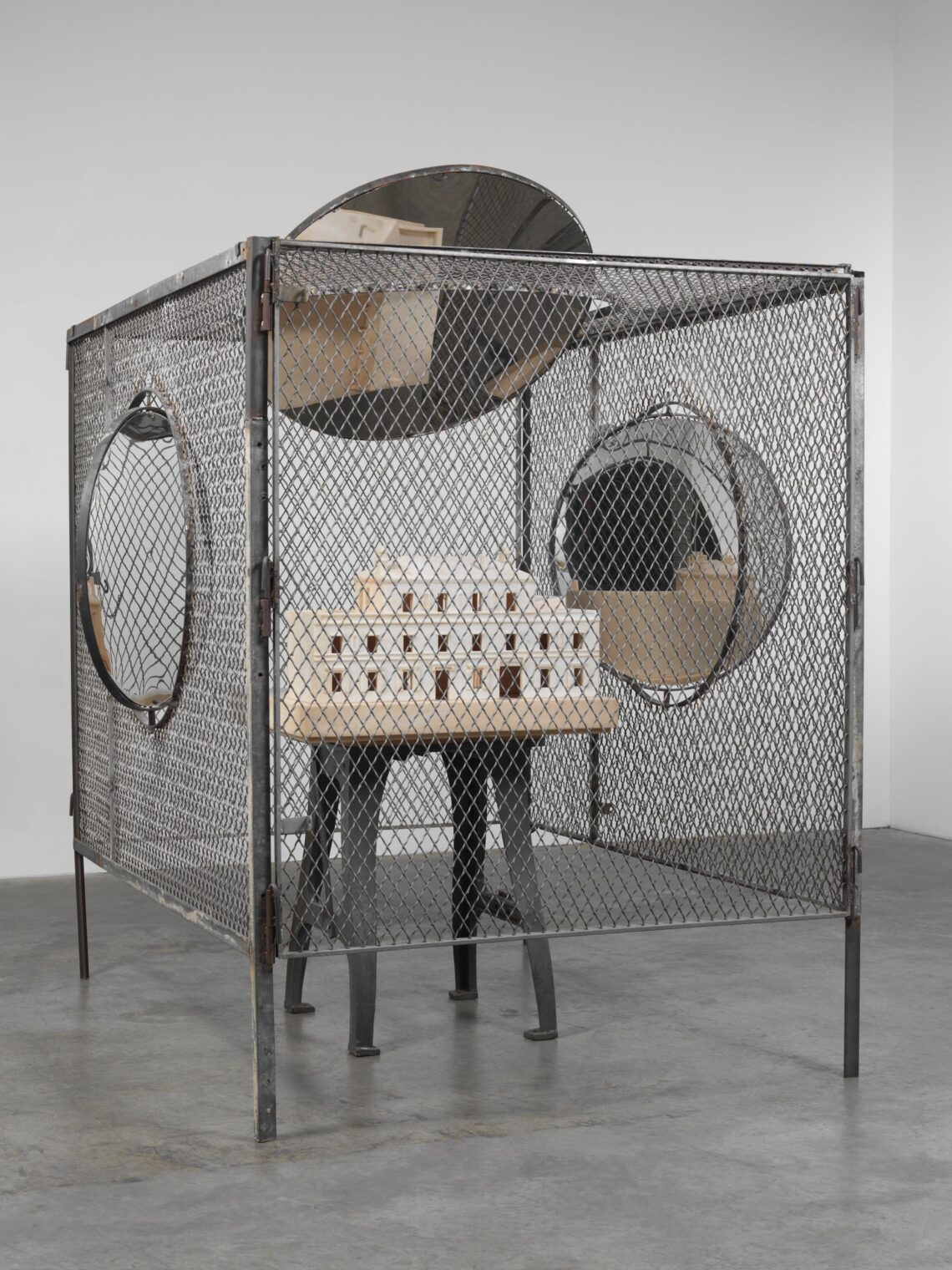 Explorando «Cell (Choisy)» de Louise Bourgeois