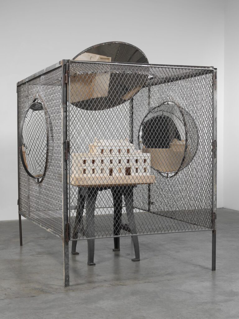 Explorer la Cellule (Choisy) de Louise Bourgeois