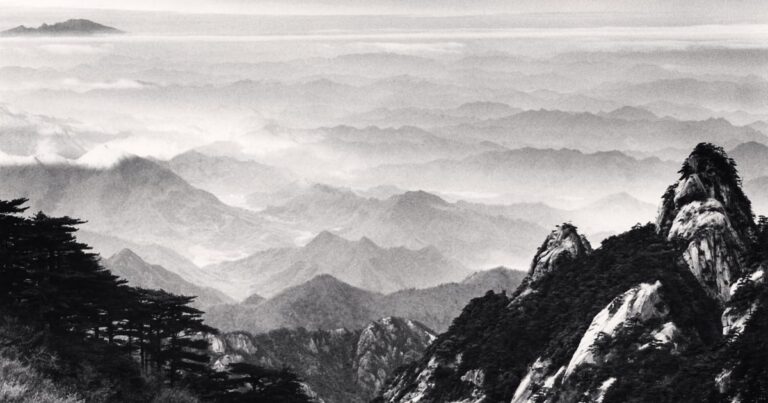 Le Visioni Mistico-Sublimi delle Montagne Huangshan di Michael Kenna