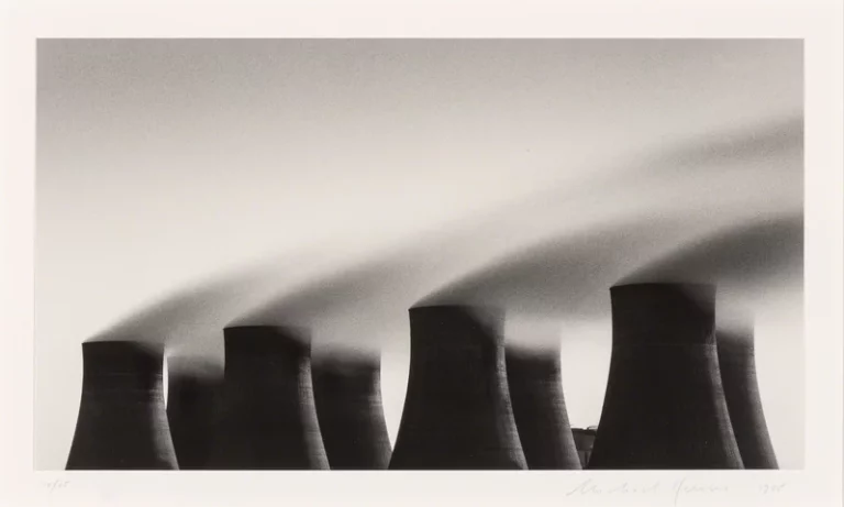 Esplorando la Centrale Elettrica di Ratcliffe di Michael Kenna