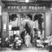 Explorando el Encanto de Garçon de café de Willy Ronis