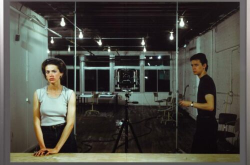 Image pour Femmes de Jeff Wall : Un Mélange d’Art et de Critique Image pour Femmes de Jeff Wall : Un Mélange d’Art et de Critique