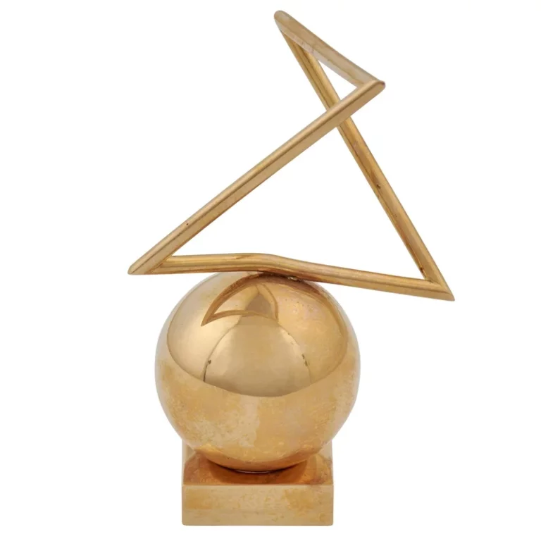 Unraveling the “Salute to the Triangle” by Yaacov Agam