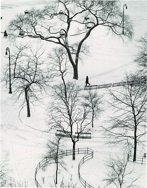 Esplorando l’iconica “Washington Square, Winter” di André Kertész