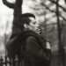Esplorare “Ivy Wearing a Fall, Boston” di Nan Goldin