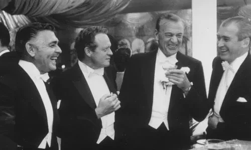 La Elegancia Atemporal de «Los Reyes de Hollywood» por Slim Aarons La Elegancia Atemporal de «Los Reyes de Hollywood» por Slim Aarons