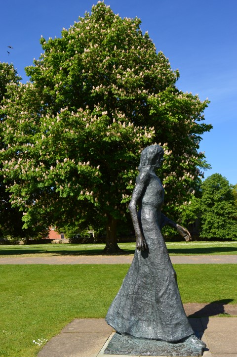 Explorer la Madone Marchante d&rsquo;Elisabeth Frink