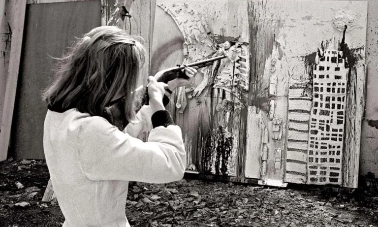 Explorando las Pinturas Disparadas de Niki de Saint Phalle