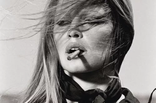 Brigitte Bardot Cigar di Terry O’Neill: Un’Icona Senza Tempo