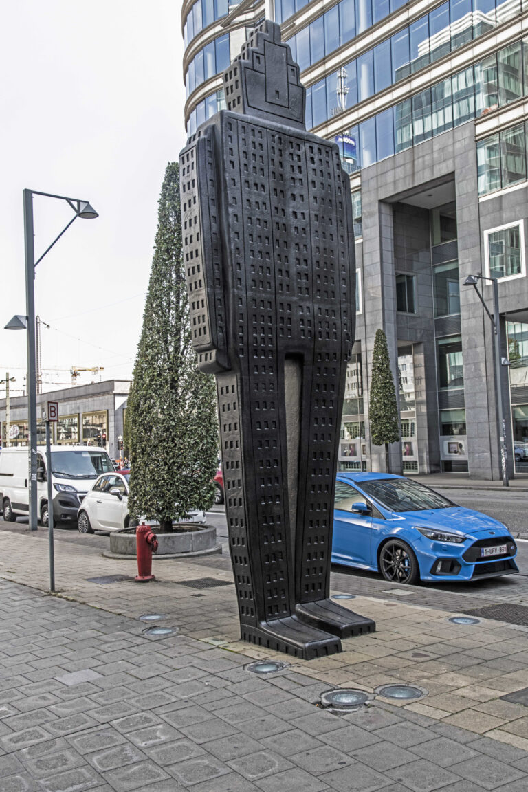 Exploring La ville en Marche by Jean Michel Folon