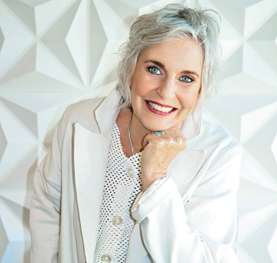 Discover the Encaustic Painter Shima Shanti and her latest series and exhibition