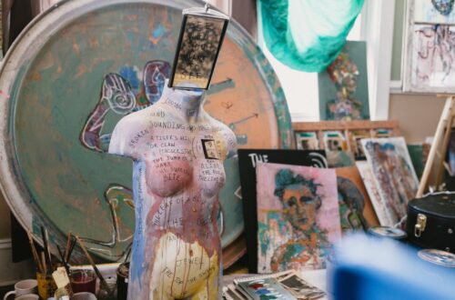 Saisonale Muster beim Kunstverkauf: Was sich wann am besten verkauft