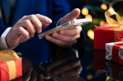 Weihnachtsschwung: Warum saisonale Rabatte Ihnen helfen zu verkaufen (ohne den Wert Ihrer Kunst zu mindern)