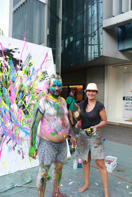 Sylwia Synak in de studio: Action Painting & Body Painting - Project "Freedom"Munich