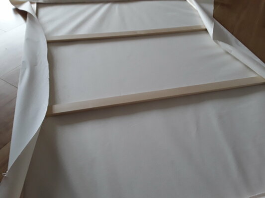 Luca Raimondi in the Studio: stretching a large canvas