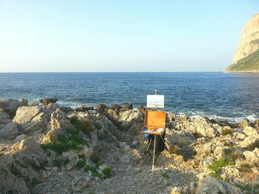 Luca Raimondi in the Studio: painting en plein air on the rocks