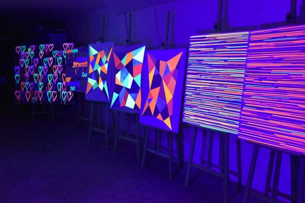 Astrid Stoeppel nello studio: Ausstellung "Blacklights" Germany 2018