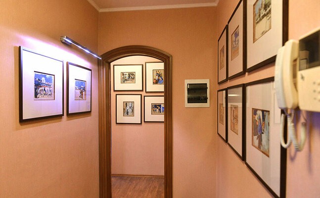 Evgeniy Monahov im Studio: In the studio - a corridor with sketches.