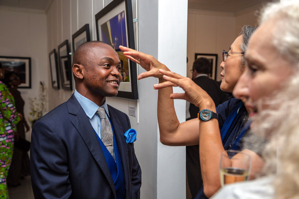 Baudouin Mouanda en el estudio: Vernissage de l'exposition Billi ya Congo à la galerie Brazza Art