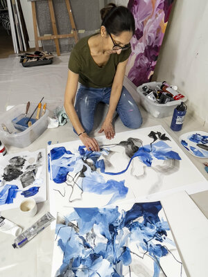 Inès Khadraoui in the Studio: working in the studio