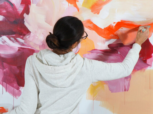 Inès Khadraoui in the Studio: working in the studio