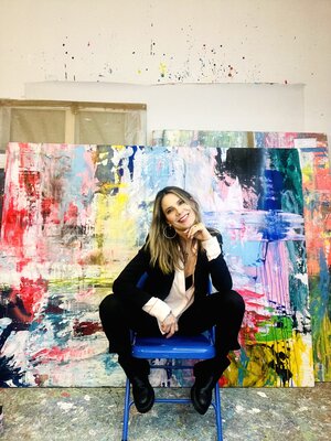 Monica Maja Richardson in de studio