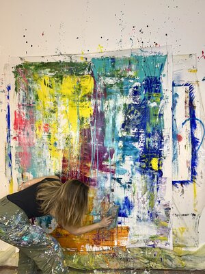 Monica Maja Richardson in de studio