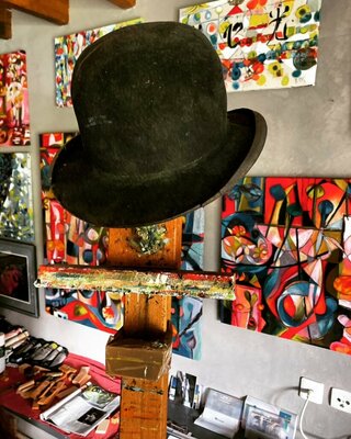Barbara Piatti in the Studio: Dans  mon atelier en France, bord de Loire avec mon fidèle ami 'mon chapeau'.