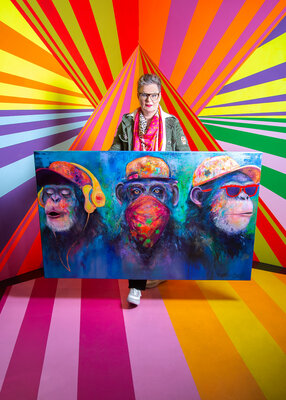 Manuela Rathje nello studio: Bring Farbe in dein Leben- Bild Courage 2022