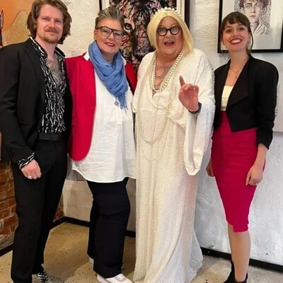 Manuela Rathje nello studio: Charity zu Gunsten der Ukraine 2022 -