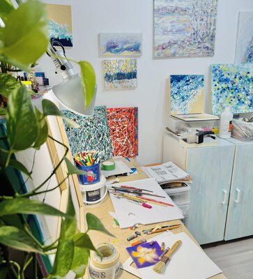 Cristina Stefan in the Studio: Petit espace créatif