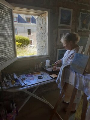Beatrice Van Ez-Le Perru in de studio: Dans mon atelier d'été rue Toulifo à Pont Aven France