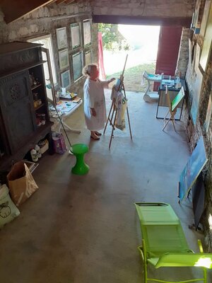 Beatrice Van Ez-Le Perru in de studio: Dans mon atelier d'été rue Toulifo à Pont Aven France