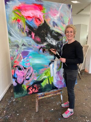 Anjuta Schneider in de studio