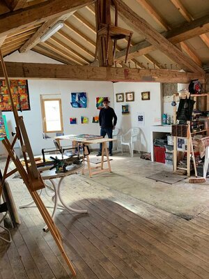 F G Davis in de studio