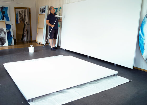 Fintan Whelan in de studio: Preparing canvases for my new project