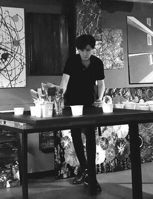 Karis Kim in de studio