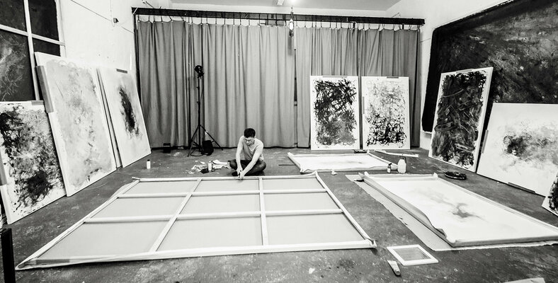 Danny Frede in the Studio: I bulit all canvas by myself