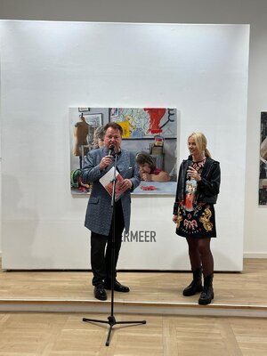 Sylvia Vandermeer in de studio: Eröffnung der Ausstellung "Vandermeer" in der Galerie STP in Greifswald mit Dr. Peter Konschake und Prof. Dr. Sylvia Vandermeer im November 2023, Foto Dr. Frank Meierewert