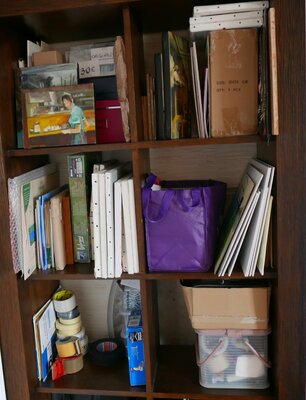 Lisbeth Buonanno en el estudio: rangement et materiel pour exposer