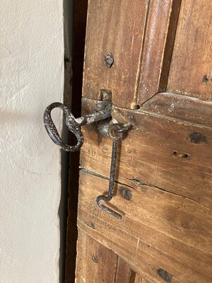 Delphine Bernard im Studio: ancient door and key...
