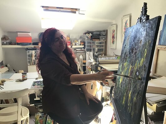Olga Pérez Alonso in de studio